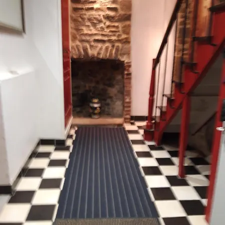 Apartment Centre *